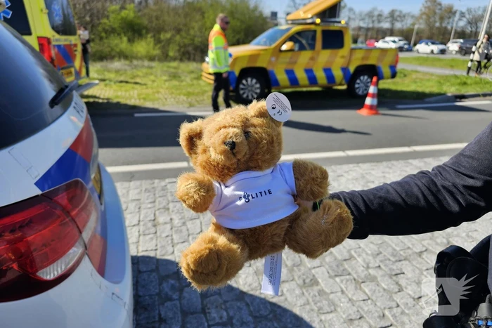 Kinderen krijgt traumabeer na ongeluk met auto