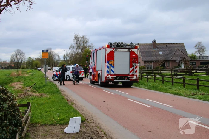 Automobilist belandt rechtop in sloot, link met eerdere steekpartij