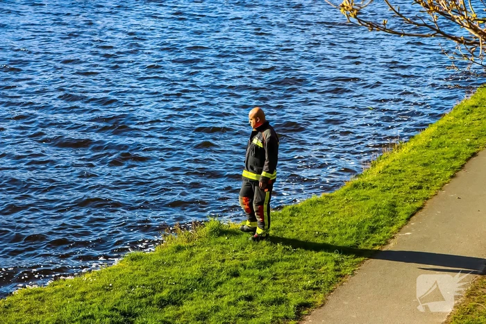 Zoekactie in water na gevonden scootmobiel onder de brug