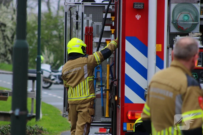 Brand in woning met rietendak