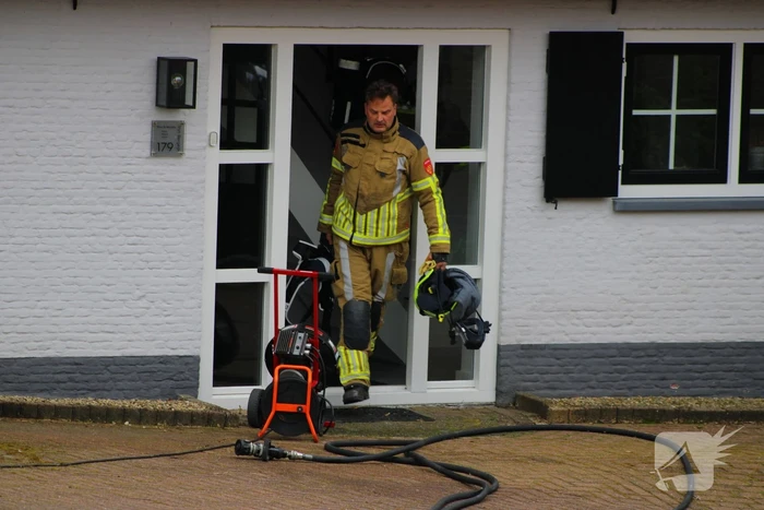Brand in woning met rietendak
