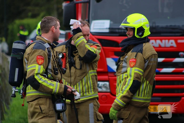 Brand in woning met rietendak