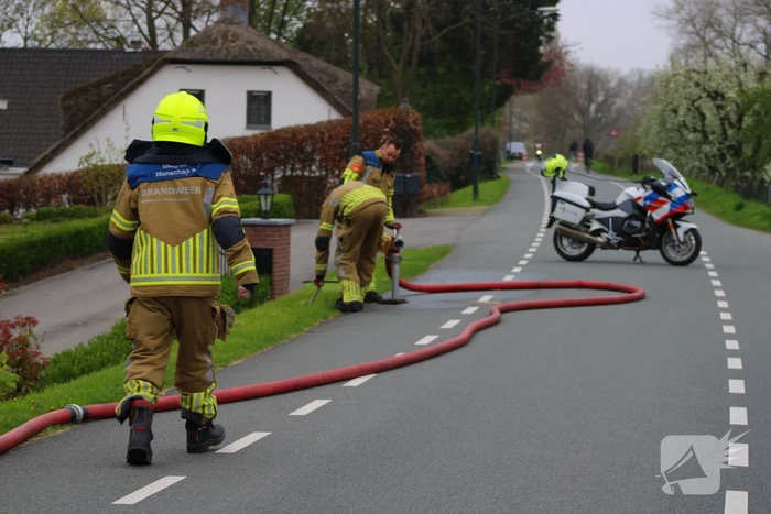 Brand in woning met rietendak