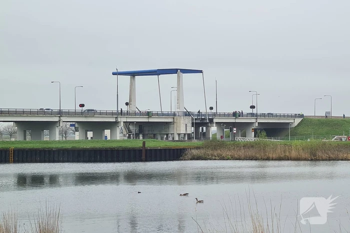 Verkeershinder door storing in brug