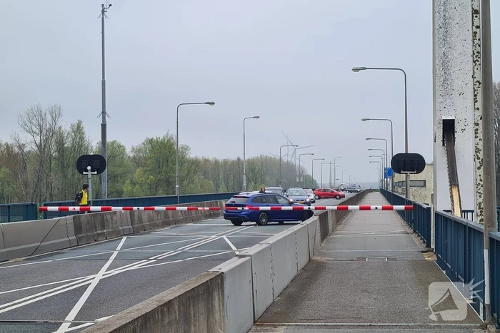 Verkeershinder door storing in brug