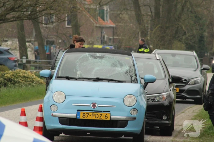 Fietser in botsing met auto, traumahelikopter ingezet