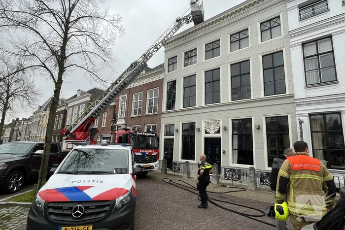 Brand in schoorsteen van woning