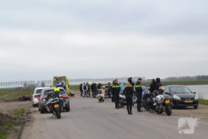 Bestuurder vlucht na ongeval tijdens crossen en laat slachtoffer zwaargewond achter