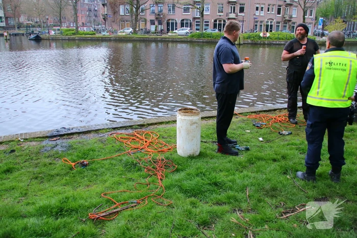 Handgranaat gevonden tijdens magneetvissen