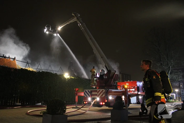Grote brand verwoest boerderij met rieten dak