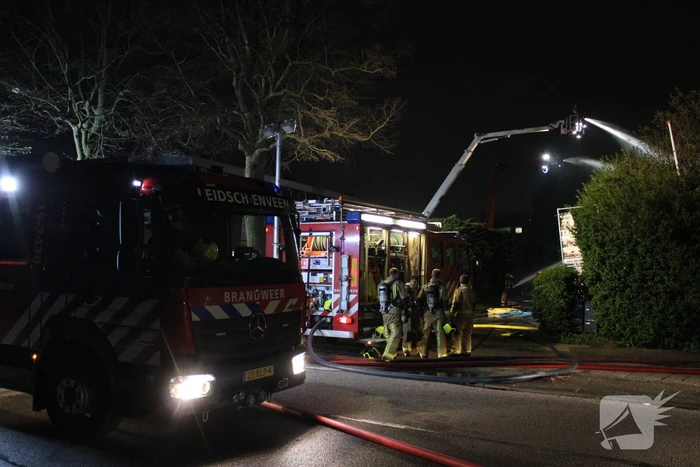 Grote brand verwoest boerderij met rieten dak