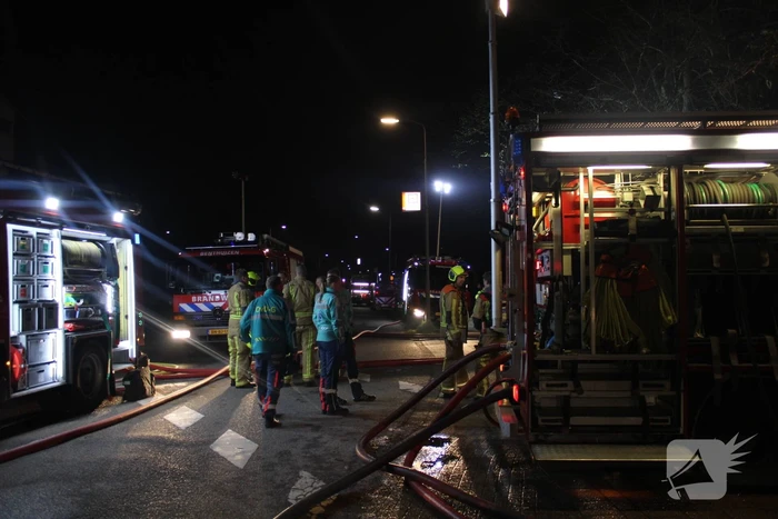 Grote brand verwoest boerderij met rieten dak