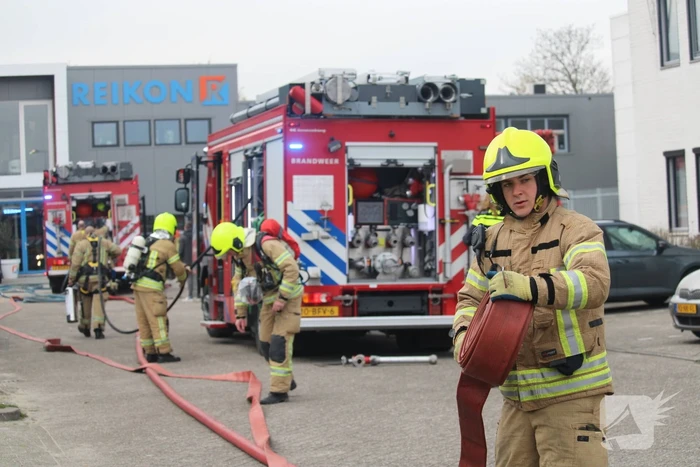 Veel rook bij brand in bedrijfsloods