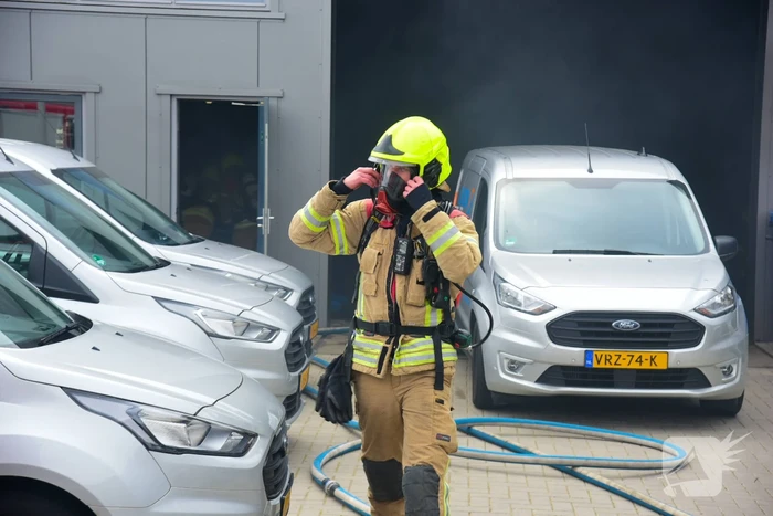 Veel rook bij brand in bedrijfsloods