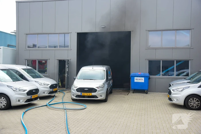Veel rook bij brand in bedrijfsloods