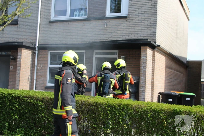 Verbrande hamburgers zetten woning vol rook