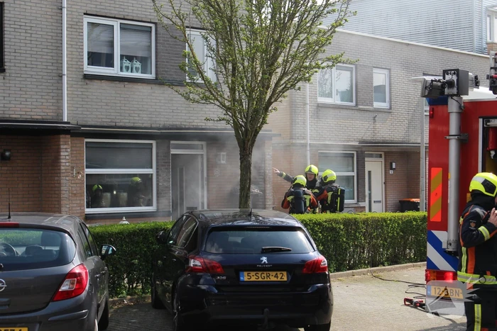 Verbrande hamburgers zetten woning vol rook