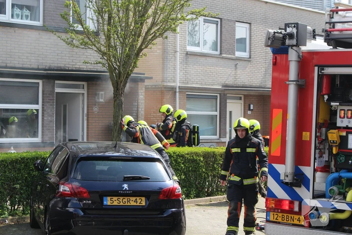 Verbrande hamburgers zetten woning vol rook