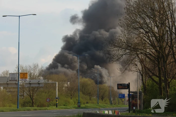NL-Alert vanwege grote brand in leegstaand bedrijf