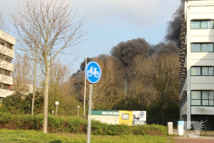 NL-Alert vanwege grote brand in leegstaand bedrijf
