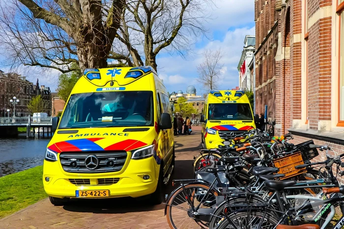 Persoon met spoed naar ziekenhuis na ongeval