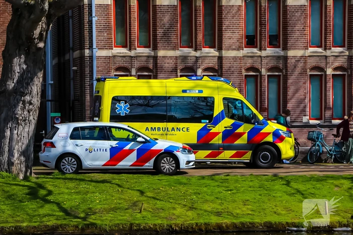 Persoon met spoed naar ziekenhuis na ongeval