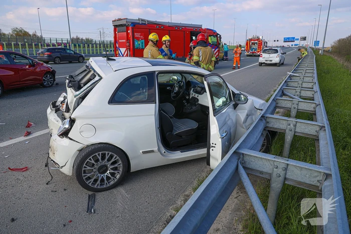 Flinke ravage op snelweg door ongeval