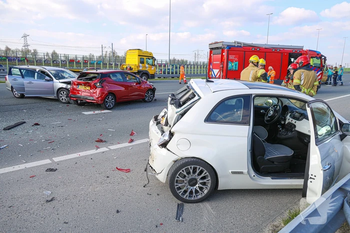 Flinke ravage op snelweg door ongeval