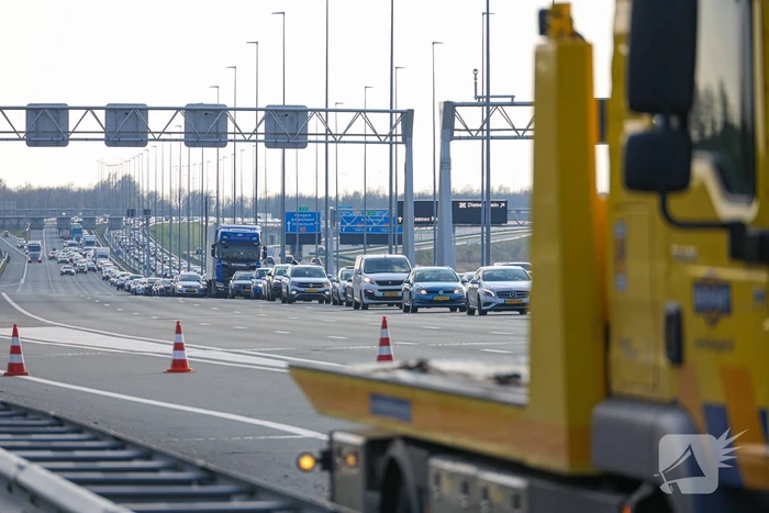 Flinke ravage op snelweg door ongeval