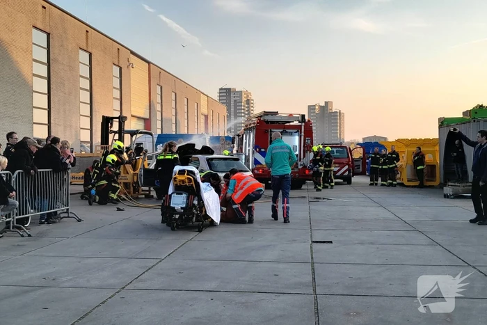 Hulpverleners oefenen aanrijding met heftruck