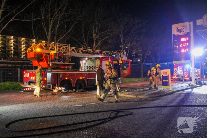 Scooter vliegt in brand tijdens tankbeurt