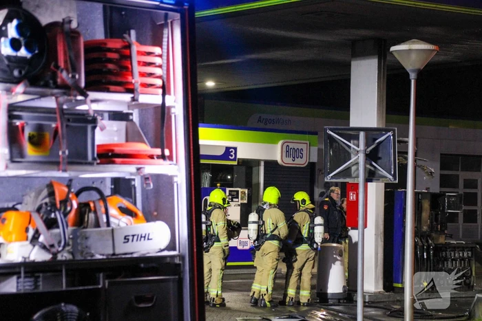 Scooter vliegt in brand tijdens tankbeurt