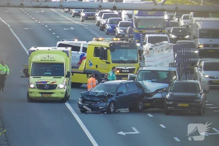 Snelweg deels dicht naar kettingbotsing