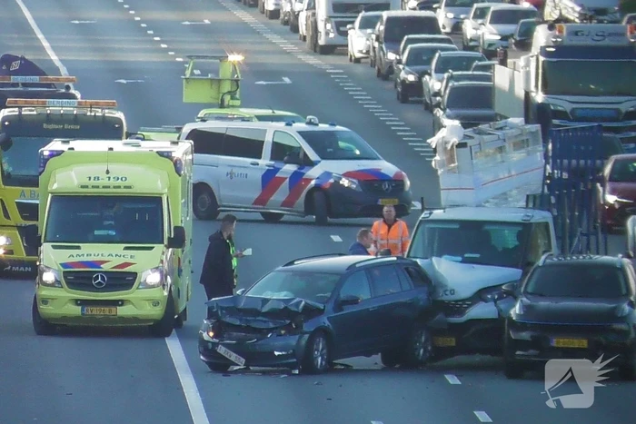 Snelweg deels dicht naar kettingbotsing