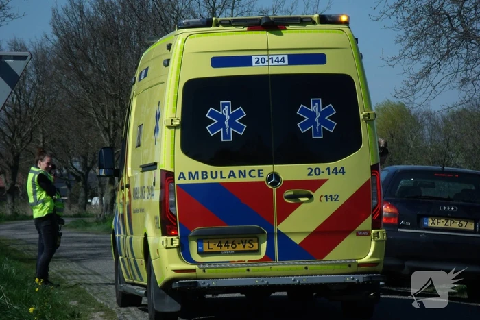 Schade na botsing tussen twee voertuigen