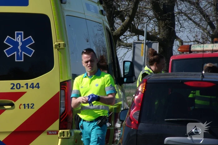 Schade na botsing tussen twee voertuigen