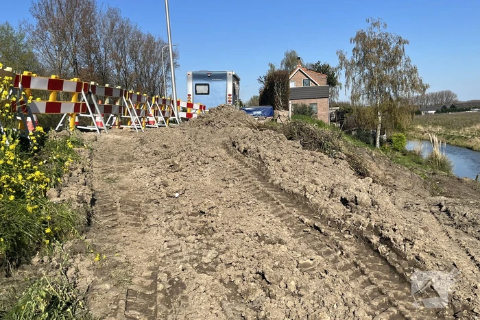 Bever maakt burcht en zorgt voor gevaarlijke situatie