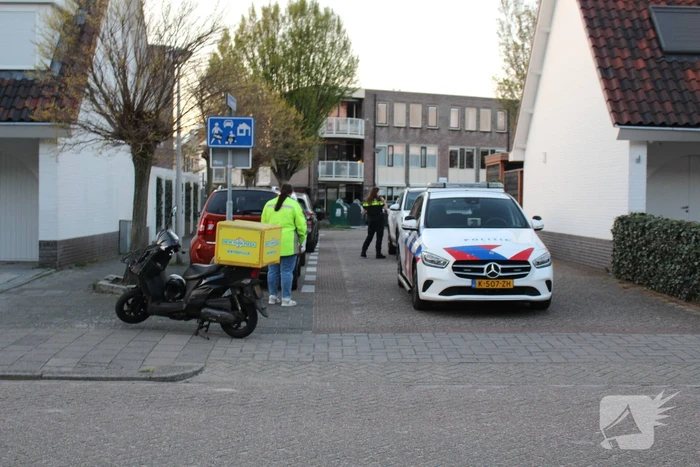 Scooterrijder ten val bij botsing met bestelbus