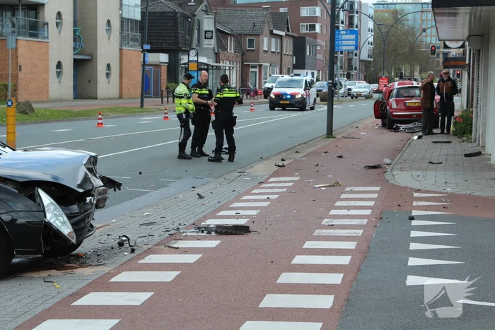 Twee auto's en fietser betrokken bij ongeval