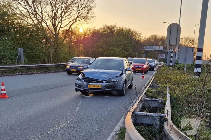Flinke schade bij botsing op kruispunt
