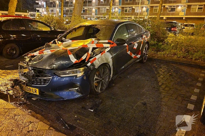 Auto loopt forse schade op bij brand