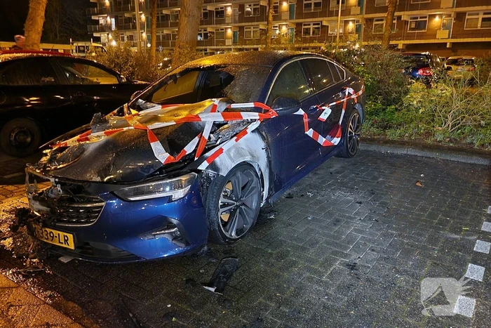 Auto loopt forse schade op bij brand