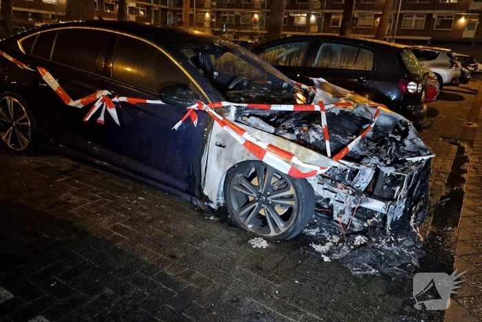 Auto loopt forse schade op bij brand