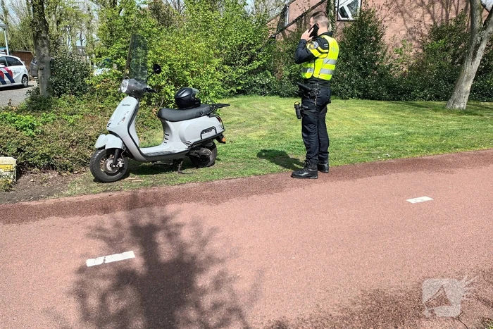 Scooterrijder geschept door automobilist
