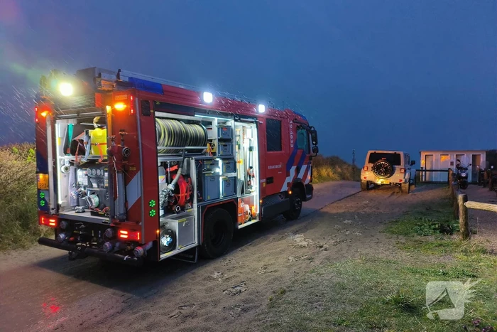 Nacontrole in strandpaviljoen na blikseminslag