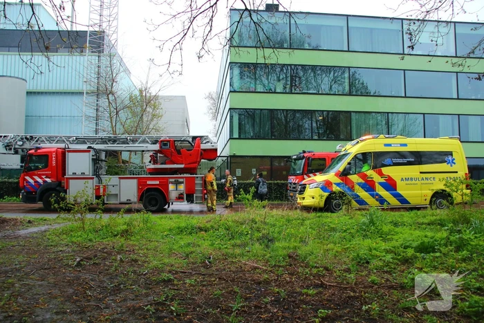 Persoon ademt rook in bij brand