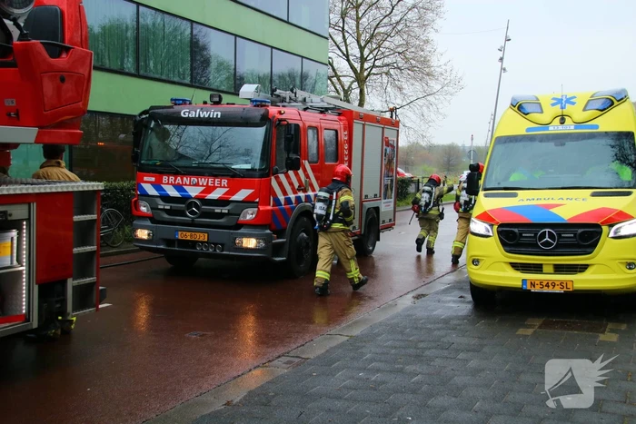 Persoon ademt rook in bij brand