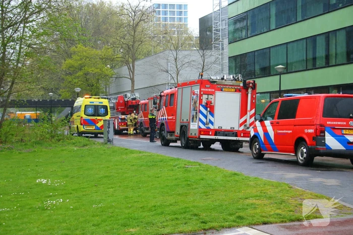 Persoon ademt rook in bij brand