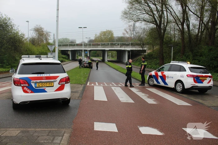 Automobilist botst tegen lantaarnpaal