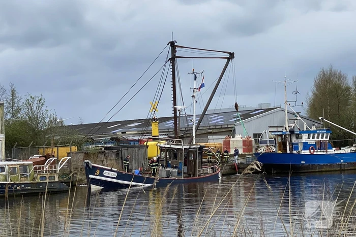 Vissersboot dreigt te zinken